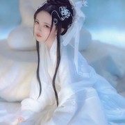 孤灯作伴到夜深