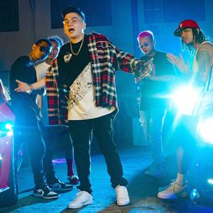 Gold(feat. JMakata) (Explicit)