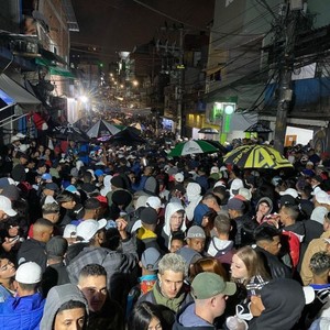 BAILE DE FAVELA É MELHOR QUE PARIS (Explicit)