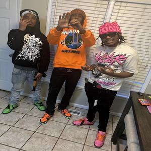 Switch Onna Pound (feat. EmgBloxx, Mr. EazyMoney & Q Slime) (Explicit)