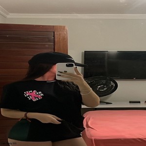 FAMOSO REVELA XOTA (Explicit)