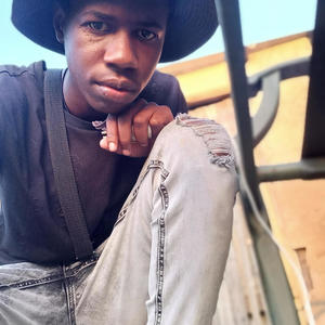 Stradi (feat. Dj Pound) (Explicit)