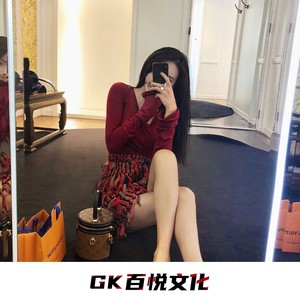 摸头发