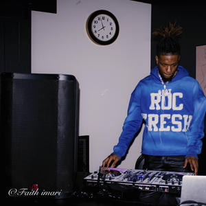 D Small (feat. Ella onna mic & Sissy nobby) (Reloaded) (Explicit)