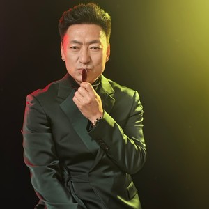 想和你牵手在草原