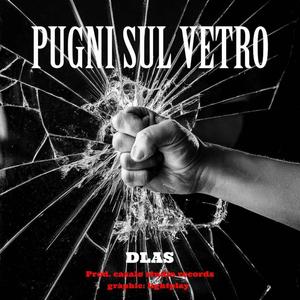 PUGNI SUL VETRO