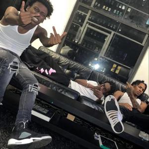DOA ONE MIC CYPHER (feat. Set Da Trend, TG Flocka, D DAE, Cito Blick, Thunder Bklu & D Munna Hunna) (Explicit)