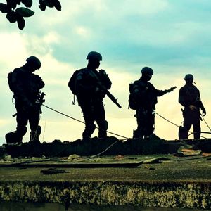 ARRANCA A CABEÇA E DEIXA PENDURADA