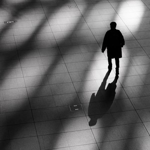 两个时空的陌生人