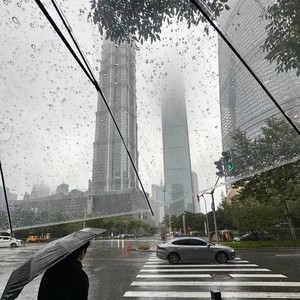 天空飞着泣尸鸟 只是我们看不见