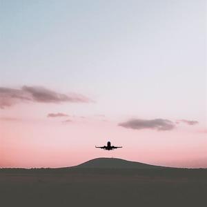 算了吧，我们回不去了。