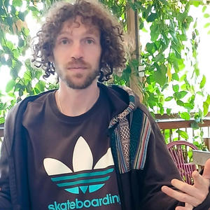 Riding the wave (feat. Zemon) (Explicit)