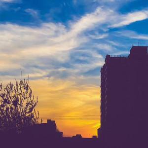 少抽点烟 多喝点酒