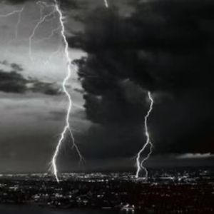 阿西阿西 - 蝉鸣还是锈入了年轮