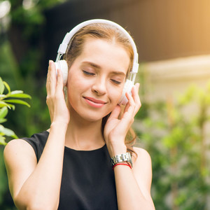 Zen Garden: Soothing White Noise Symphony