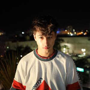 Catch Me (feat. JAKOBI) (Explicit)