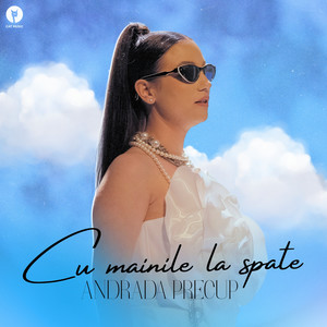 Cu mâinile la spate