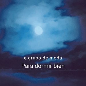 Mamá canta una nana al gato una tarde de tormenta