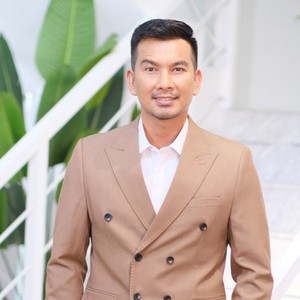 ទឹកភ្នែកស្វាមីស្រីឡង់សេ