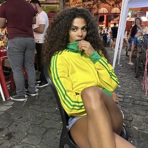 Olha o jeito da diaba, olha como a bruxa ta (Explicit)