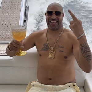 ELA ME BLOQUEOU EM TUDO X AÍ EU VOU TER QUE ZUAR (Explicit)