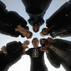 Gruppenchat tot (was da los) (feat. makko, toobrokeforfiji, beslik, Sin Davis, Loco Candy & Okfella)