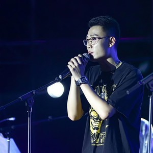 嚣张