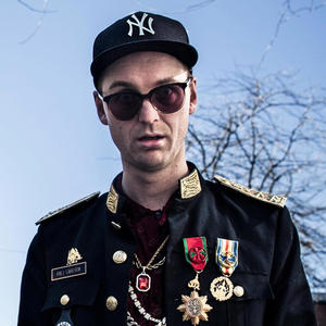 vem e som mig (feat.  Frej Larsson) (Explicit)