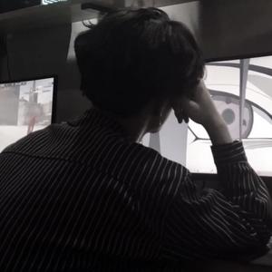 你爱着谁心徒留几道伤