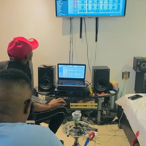 Suffocate (feat. youner ubenzani & AngaZz (Asambeni))