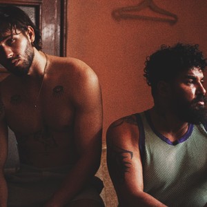 Тясно (Explicit)