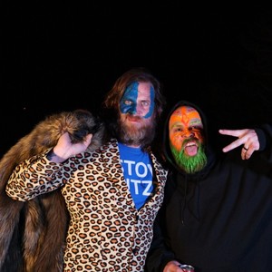 Turn the Lights Out(feat. The Best Damn Roofer) (Explicit)