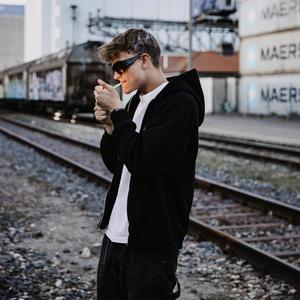 ChanelShades (feat. M0) (Explicit)