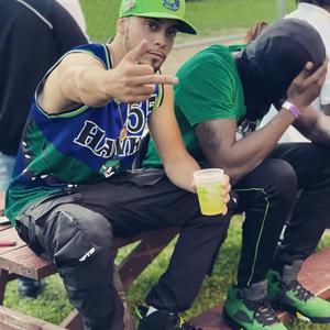 Make me wanna(feat. Breezlito) (Explicit)