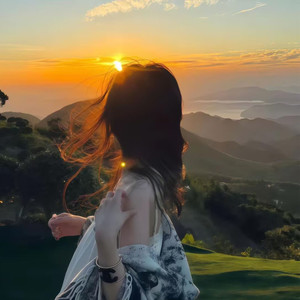 内心丰盈者独行也出众