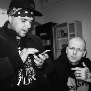 Muukalaisii (Explicit)