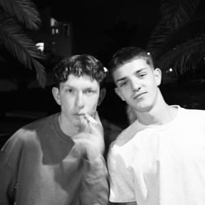 Ruina y tarima (feat. La costa & TRVPCHOWW) (Explicit)