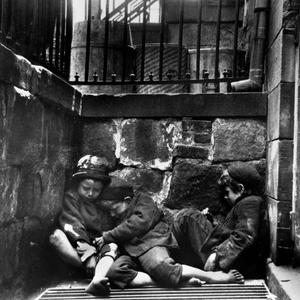 BAMBINI IN STRADA (Explicit)