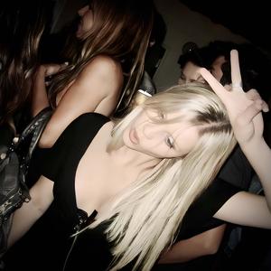hala geçerli (Explicit)