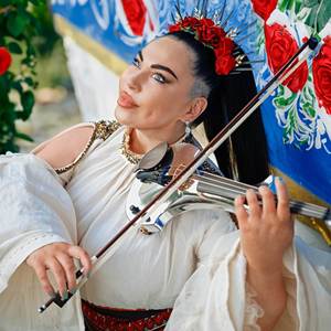 Arasi Di Lunina / Carvanari'i / Gura Ta (More Lea Feata) / Luna Alba / Un Trandafir Creste La Firida Mea (Violin Cover)