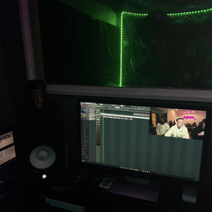 Ripped Jeans (feat. 2gRiah & EmgBloxx) (Explicit)