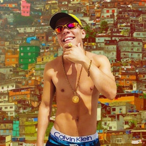 Ela Gosta dos Favela (Explicit)