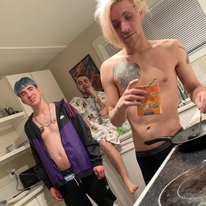 Santa Cruz (feat. Golden BSP & Hunter Bentley) (Explicit)