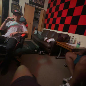 Status Checkin (feat. flames ohgod) (Explicit)