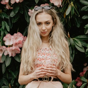 Lost Sync - Aesthetic Girl