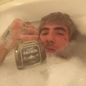 All To Me (feat. Hunter Bentley & Teo Laza) (Explicit)