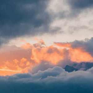 一个像夏天一个像秋天