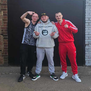 Latam W Dresach (feat. Polski Tomski, Patronat Ulicy & Kamil CHK) [Explicit]