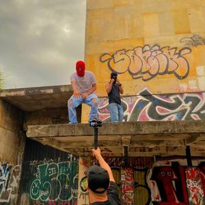 Pendiente A los Miles (feat. Moppe) (Explicit)