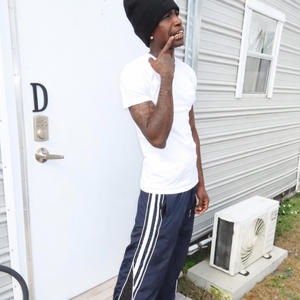 LAY LOW (feat. Mari! & Thtboistokes) (Explicit)